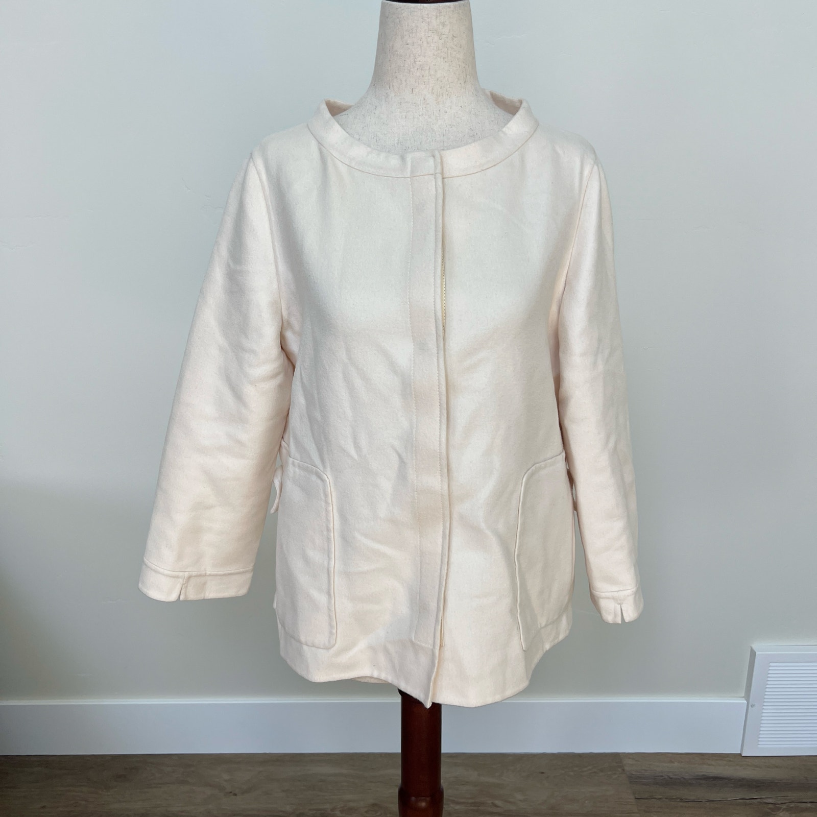 Loro Piana Women's Cashmere Jacket Size 40 In Cream